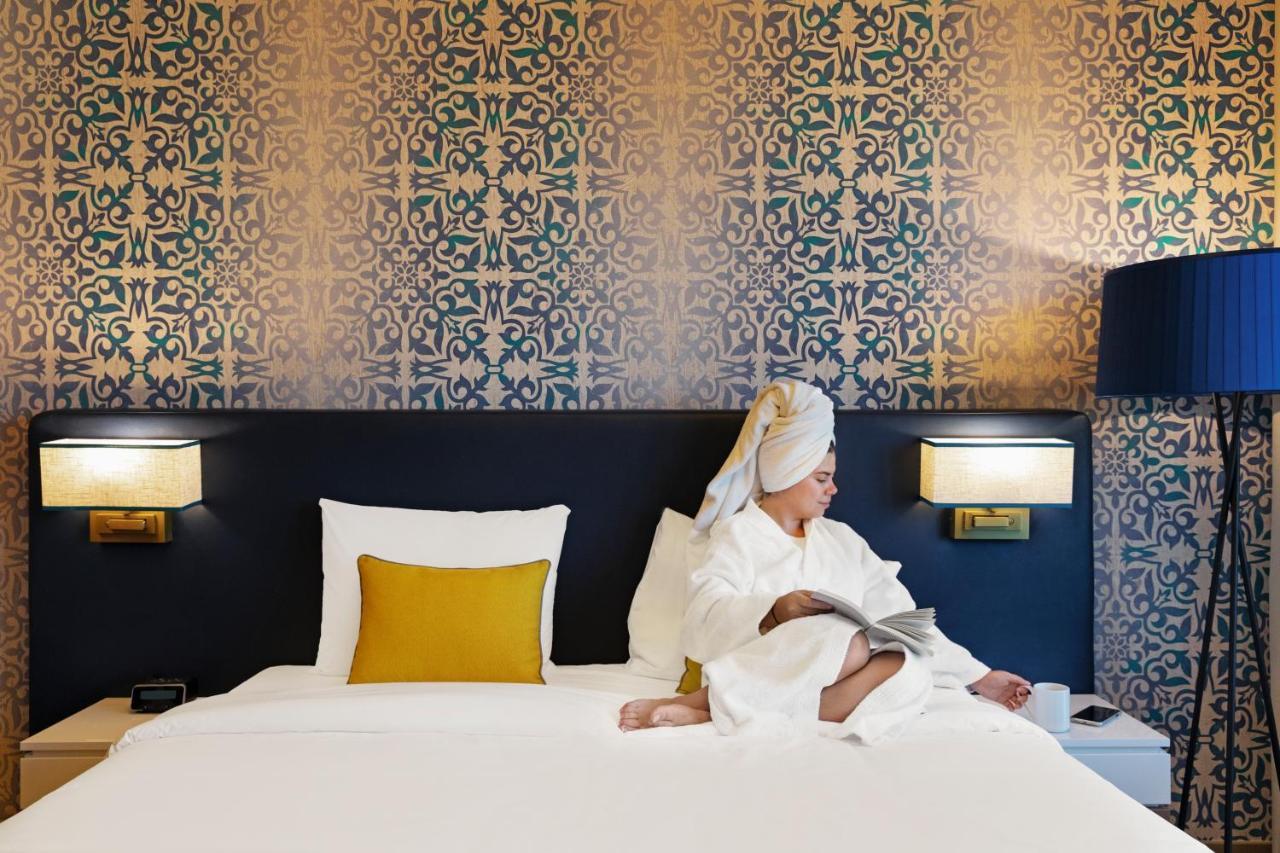 Aparthotel Adagio Dubai Deira Exteriör bild