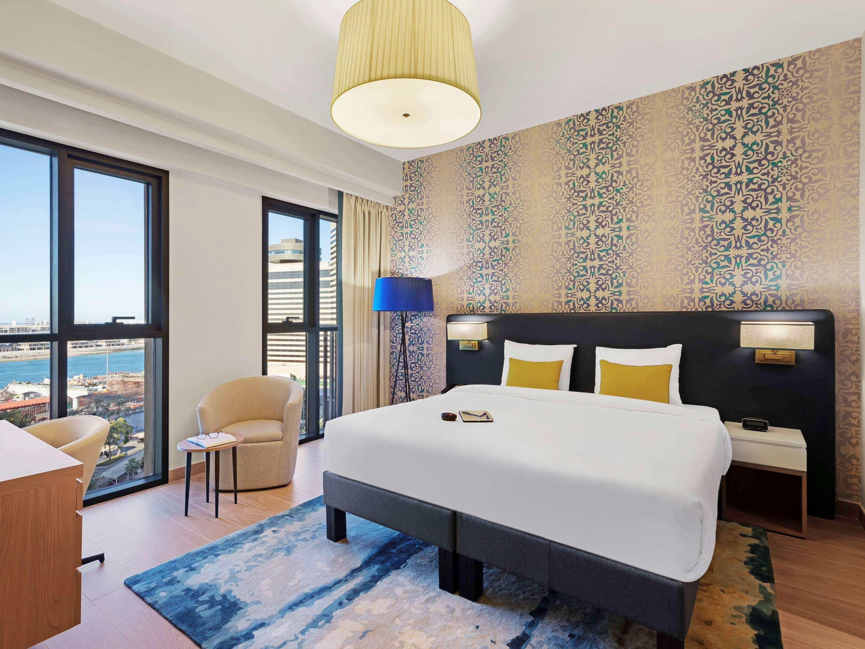 Aparthotel Adagio Dubai Deira Exteriör bild