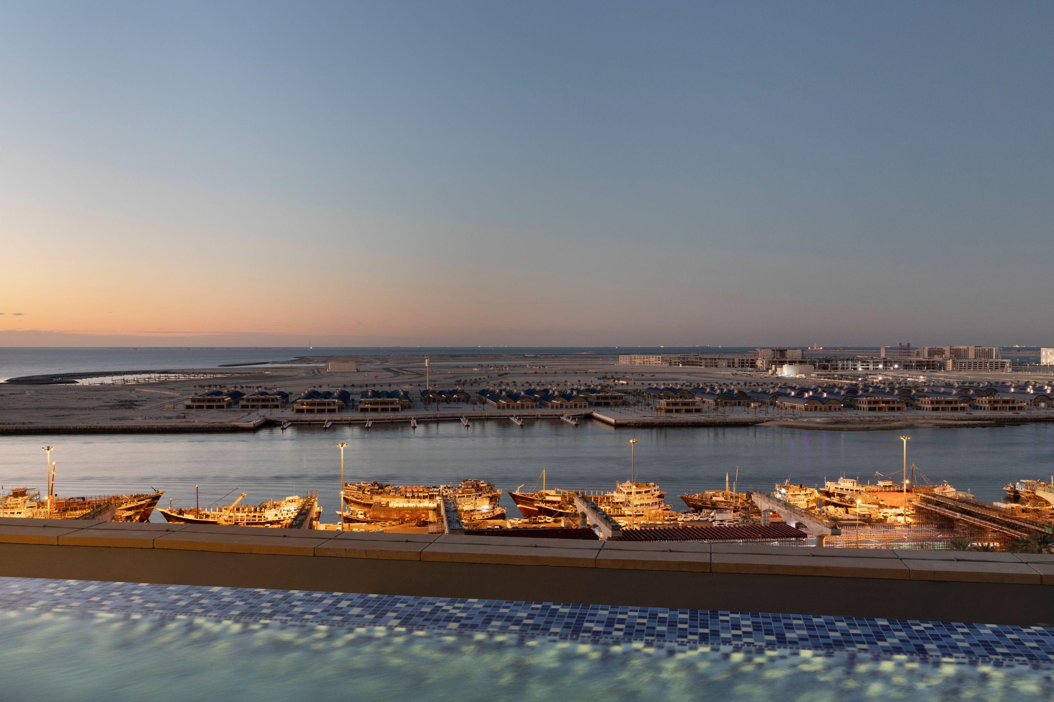 Aparthotel Adagio Dubai Deira Exteriör bild
