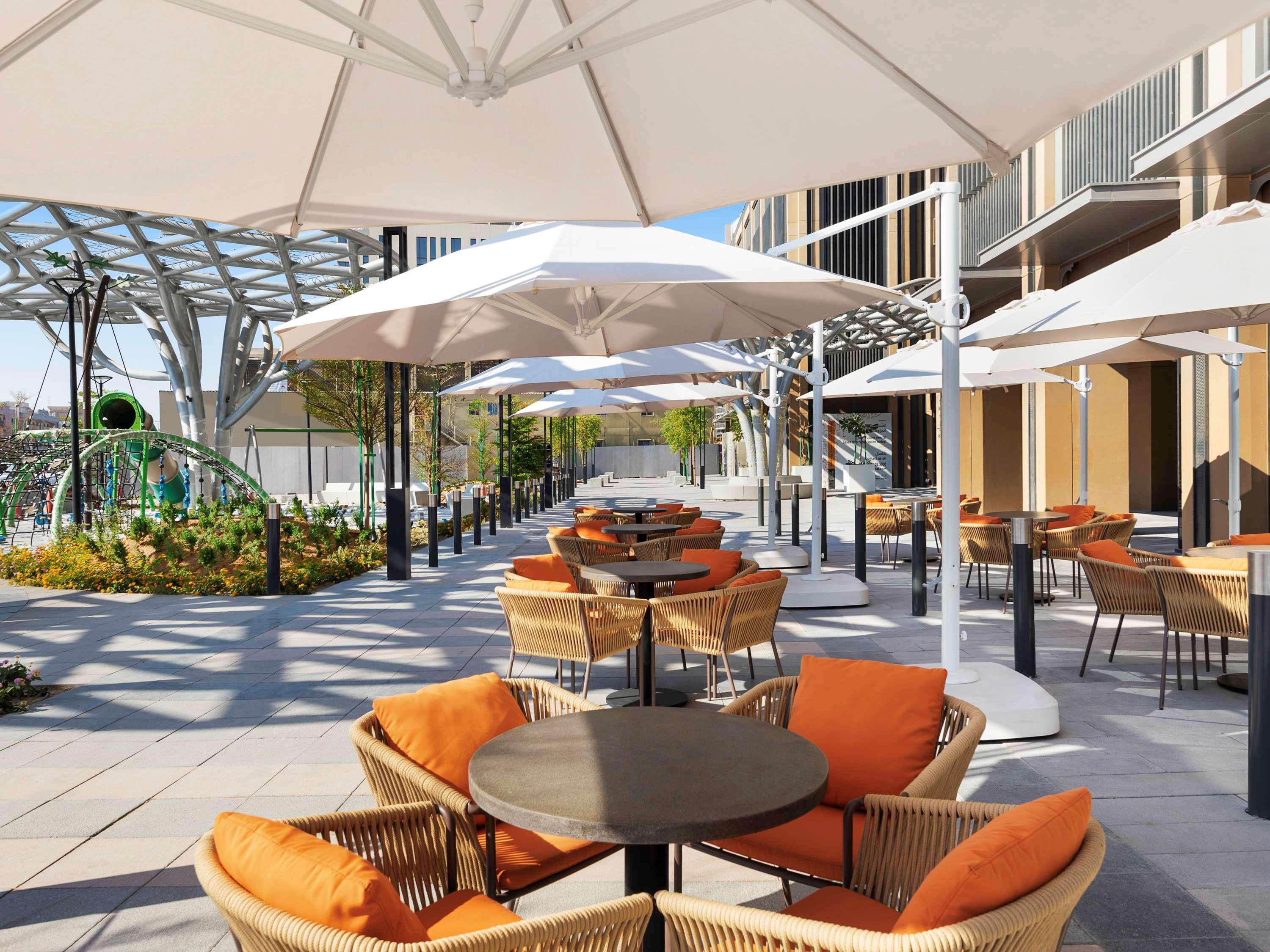 Aparthotel Adagio Dubai Deira Exteriör bild