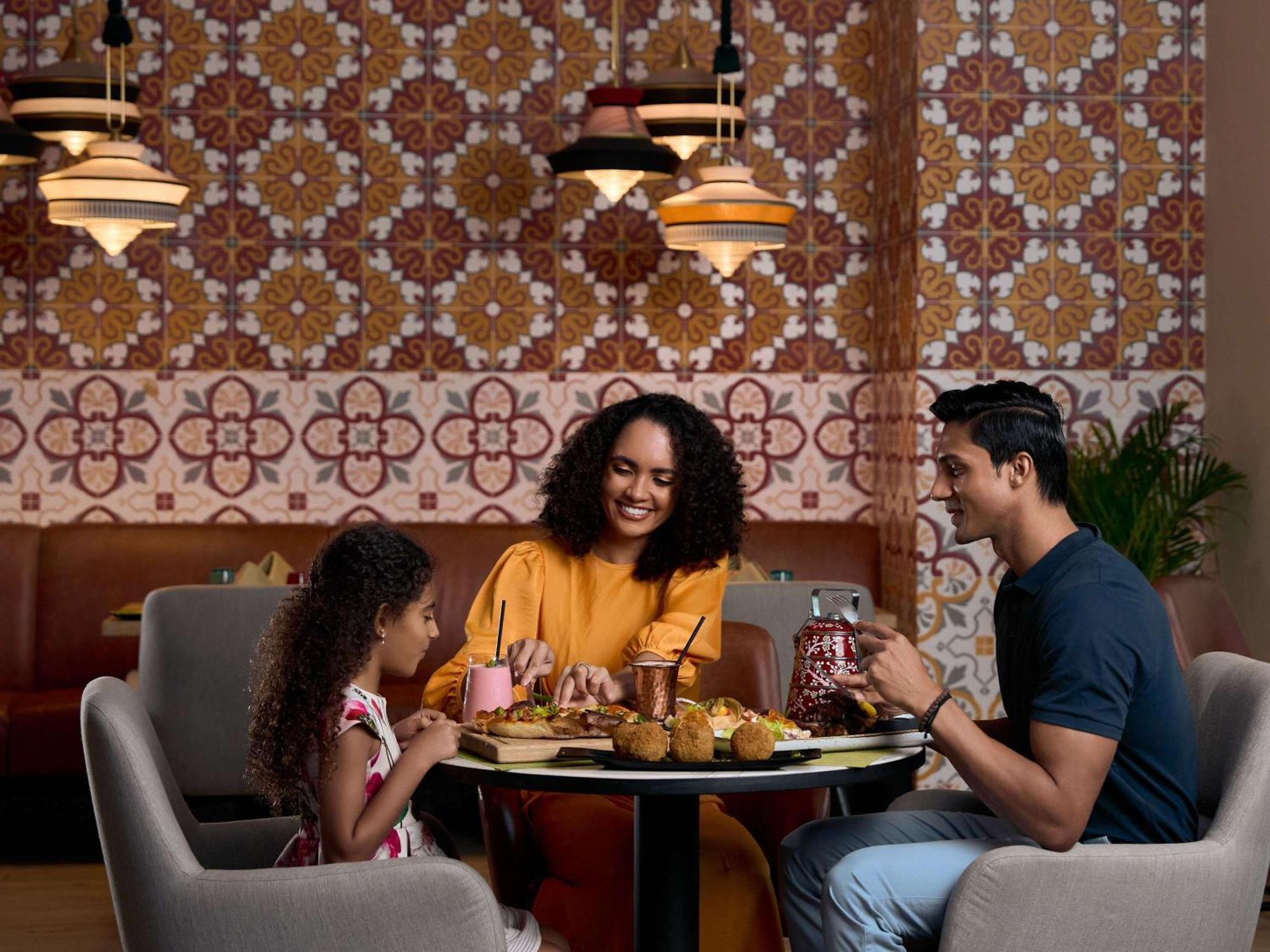Aparthotel Adagio Dubai Deira Exteriör bild
