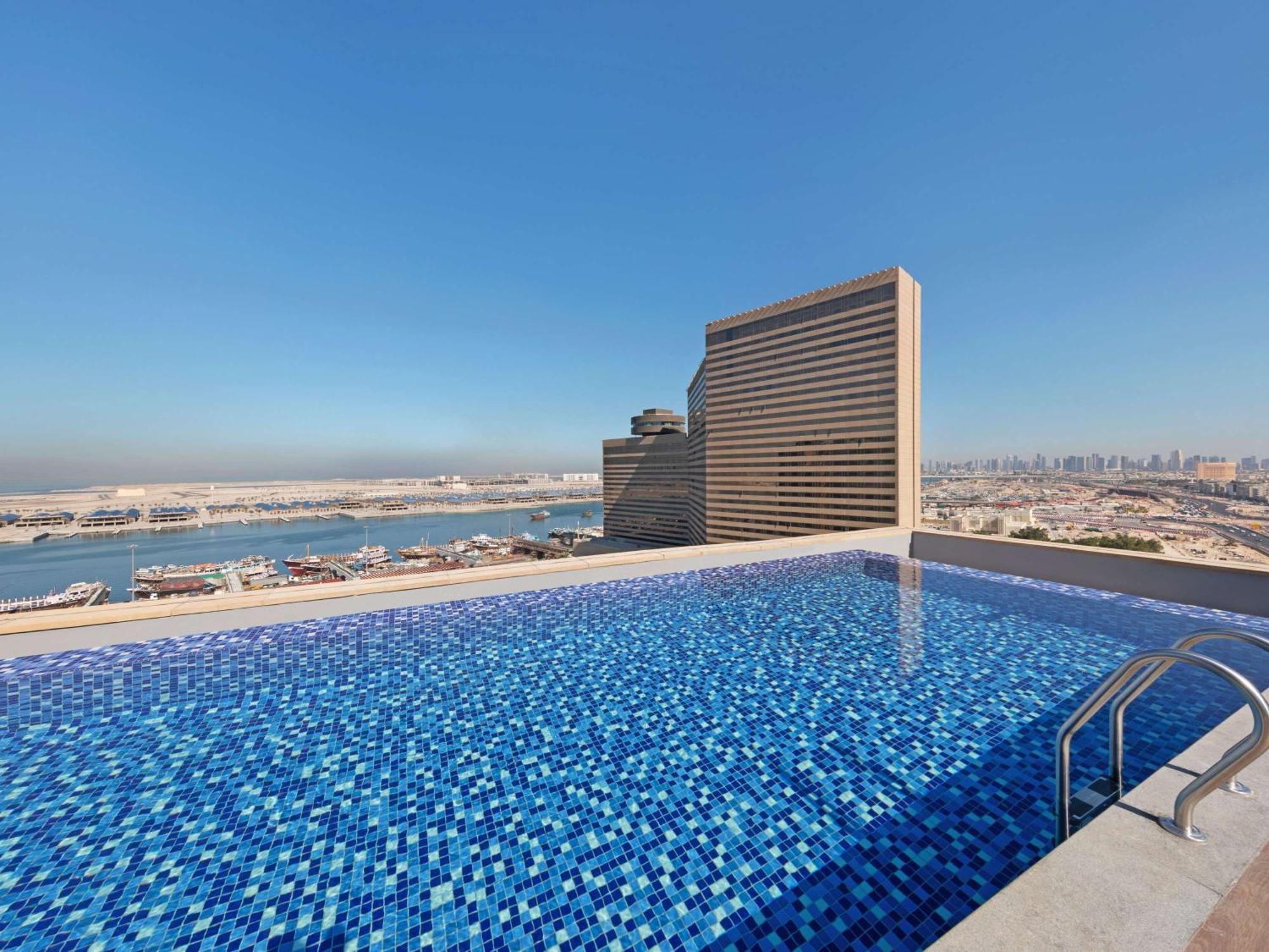 Aparthotel Adagio Dubai Deira Exteriör bild